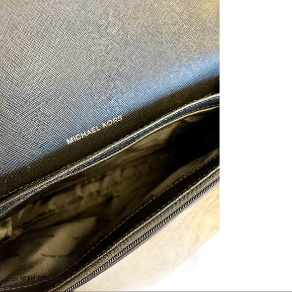 Michael Kors Daniela Large Gusset Crossbody - Picture 5 of 7